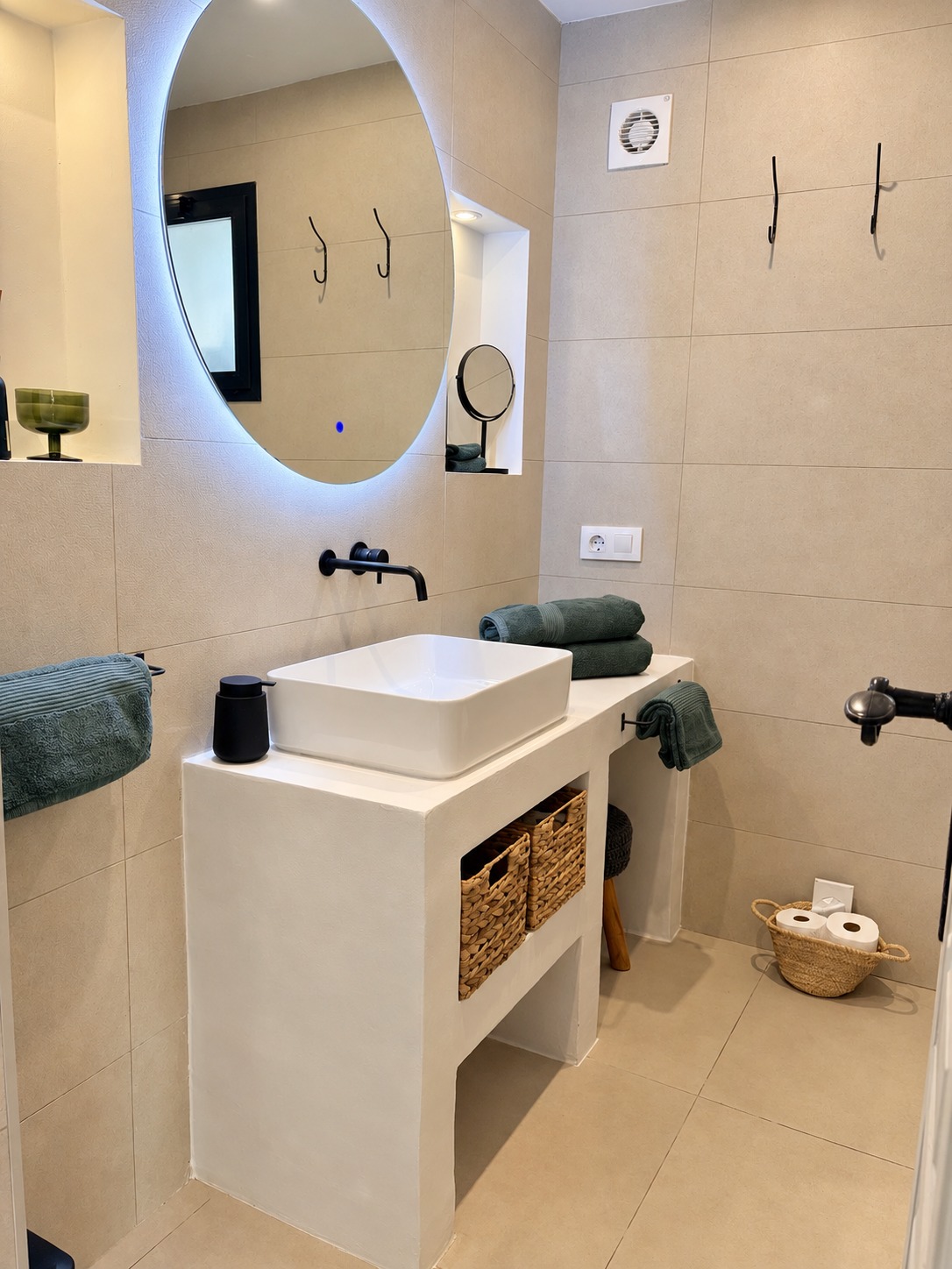 Jasmine’s en-suite bathroom
